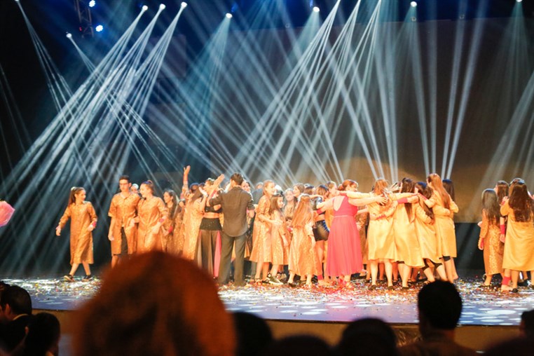 Tribe Dance Hold Your Dream 